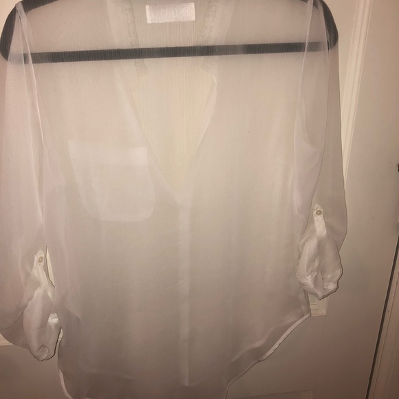 A&F NWOT White button up top - Picture 5 of 7